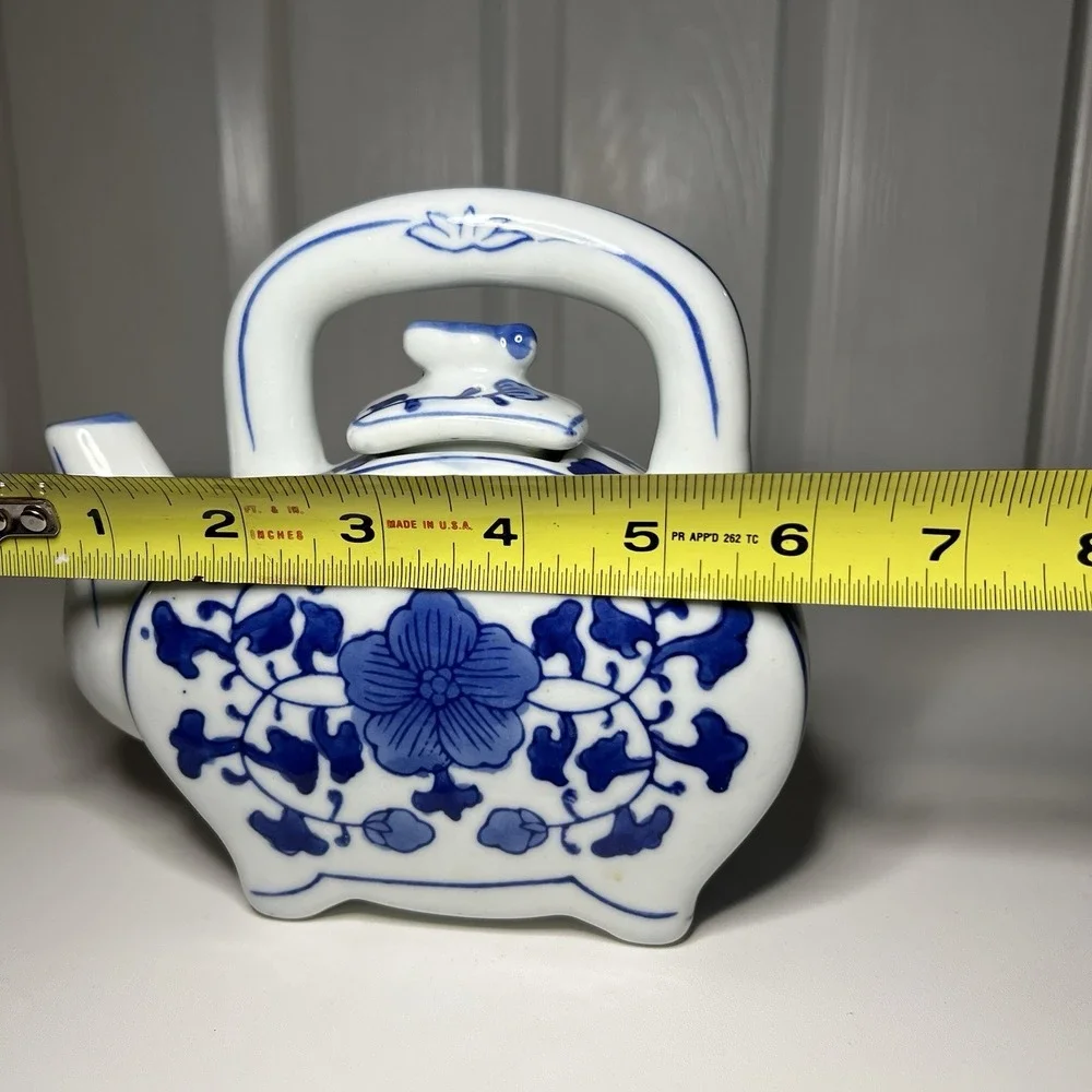 Vtg Chinoiserie Asian Oriental Blue and White Floral Ceramic Porcelain Teapot 6